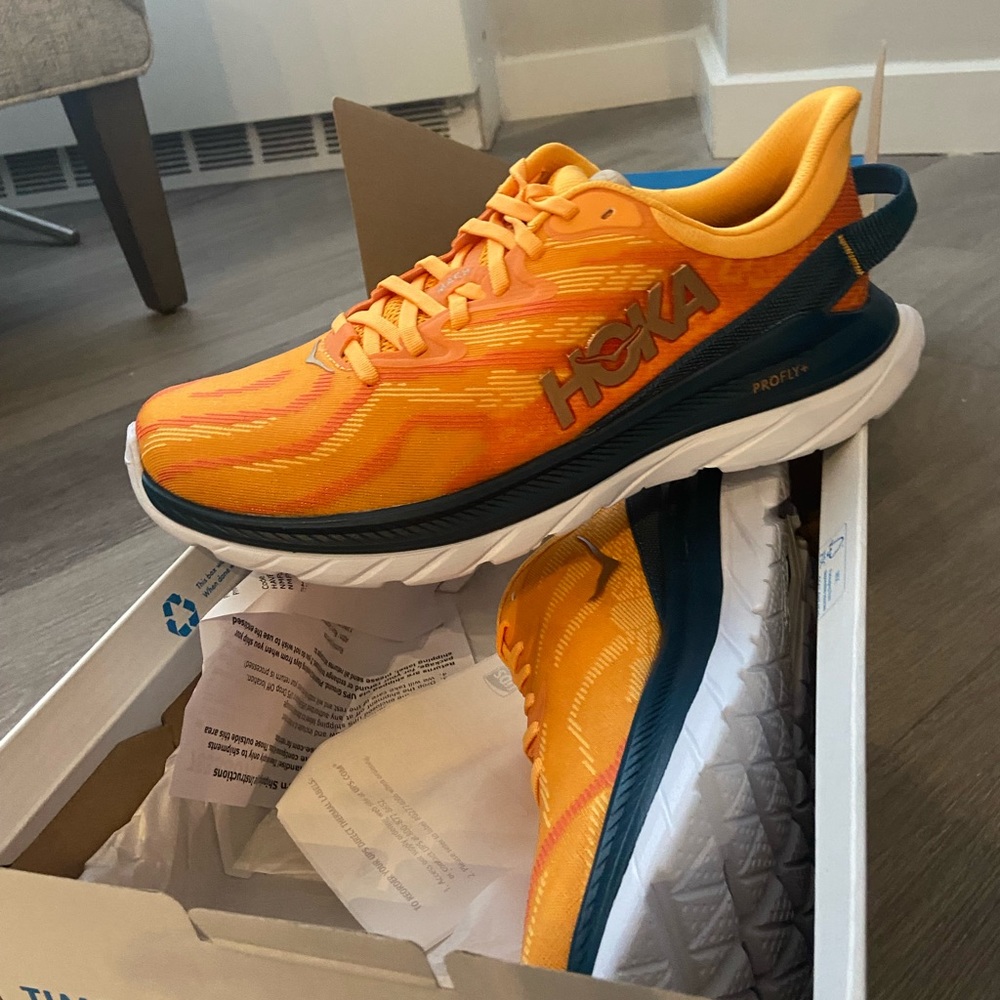 Men’s Mach Supersonic Hoka Running Shoe (10.5) Gem